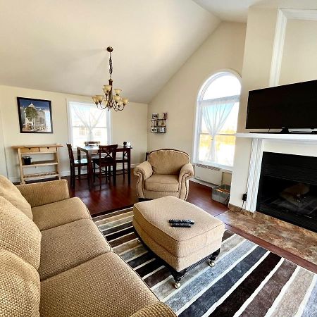 Chaleureux Condo A Magog Exteriör bild